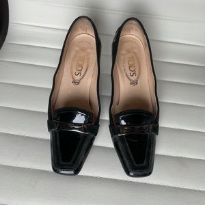 Tods black patent leather pumps